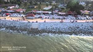 The beach, popularly known as the beach of passionate love is fringed with coconut palms and casuarinas trees. Pantai Cahaya Bulan Di Kelantan Tempat Menarik Yang Memukau Untuk Kita Singgah Tempat Menarik