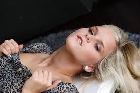 Click here for more sets of marry queen and others! 850577 Marry Queen Fingers Blonde Girl Face Glance Mocah Hd Wallpapers