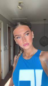 Evie Hill's Instagram, Twitter & Facebook