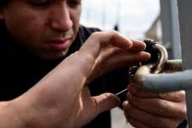 1,944 Petty Officer 1st Class Theron Godbold Image: PICRYL