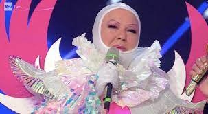 Ecco cosa ha raccontato la cantante dopo la sua esperienza con lo show del venerdì sera di milly carlucci. Orietta Berti Segreti De Il Cantante Mascherato Dalla Penale Di 190mila Euro Al Nullaosta Del Medico