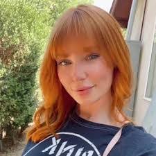 Diane Lawton's Instagram, Twitter & Facebook