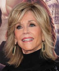 Jane Fonda Medium Straight Champagne Blonde Hairstyle With Light Blonde Highlights Jane Fonda Hairstyles Medium Hair Styles Medium Blonde