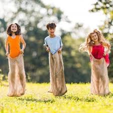 Todos aquellos juegos con los que crecimos, podrían ser el pasatiempo perfecto para jugar con niños. Juegos Tradicionales Para Ninos Y Ninas Juegos Tradicionales Para Ninos Juegos Para Ninos Al Aire Libre Juegos Tradicionales