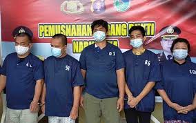 May 29, 2021 · setelah dilakukan penertiban oleh forum koordinasi pimpinan kecamatan (fkpc) palaran beserta unsur terkait dinas perdagangan, uptd pasar palaran, satpol pp, dan kelurahan rawa makmur. Borneonews Sampit Hari Ini