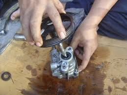Jangan lupa masukkan minyak power steering yang baru, pasangkan semula belting power stereng. Tacra S Diy Garage Power Steering Pump Repair