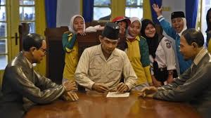 Check spelling or type a new query. Hut Ke 76 Ri Isi Teks Proklamasi Kemerdekaan Indonesia Dan Perumusannya Suara Jakarta