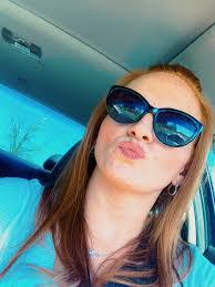 Lenore Shaw's Instagram, Twitter & Facebook