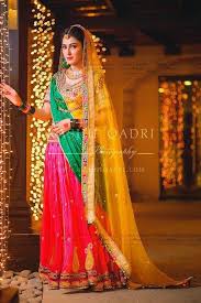 Ayeza Khan Is A Very Famous And Talented Television Actress She Belongs To Pakistan And Now In This Mehndi Dress Pakistani Wedding Dresses Ayeza Khan Wedding