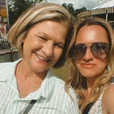 Carrie Prewitt's Instagram, Twitter & Facebook