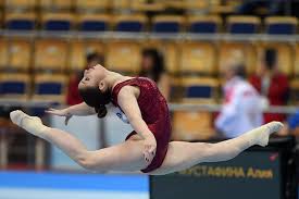 Четырехкратная олимпийская чемпионка по спортивной гимнастике американка симона байлз обняла россиянку ангелину мельникову. U Mustafinoj Samaya Slabaya Programma Na Brusyah Nadeemsya Na Chudo