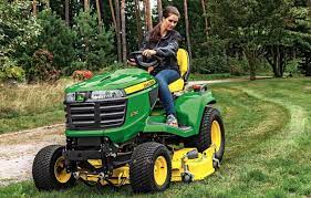 John deere is a renowned name in the mowing category and thus considered the most preferred choice to meet all types of the mowing requirements. John Deere X700 Signature Series Lawn Tractors Price Specs
