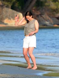 Young and quirky louisa lou clark (emilia clarke) moves from one job to the next to help her family make ends meet. Emilia Clarke At Me Before You Set In Mallorca Sawfirst