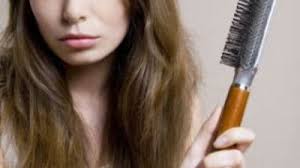 De vina ar putea fi stresul, o tulburare hormonala sau alimentatia saraca in vitamine. De Ce Imi Cade Parul Din Cap