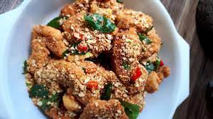Masukkan bawang putih, cili, daun kari. Resepi Ayam Goreng Nestum Pedas Dan Menyelerakan