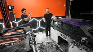 Mat Armstrong nỗ lực phục dựng lại chiếc Chiron Pur Sport trị giá 6.000.000 đô la mà Bugatti từng nói là bất khả thi, thậm chí cả Mate Rimac cũng theo dõi quá trình này.