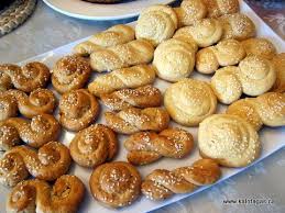 Koulourakia A Traditional Greek Dessert They Have A Sweet Delicate Flavor With A Hint Of Vanilla Greek Cookies Greek Desserts Greek Recipes