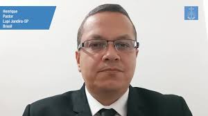 𝗣𝗮𝗹𝗮𝘃𝗿𝗮 𝗽𝗮𝘀𝘁𝗼𝗿𝗮𝗹 𝘀𝗲𝗺𝗮𝗻𝗮𝗹 🎥 , 📖 “Servi ao Senhor com  alegria e apresentai-vos a ele com canto.” , Salmos 100:2 ,  𝗠𝗲𝗻𝘀𝗮𝗴𝗲𝗺 ➡ Alegremo-nos em servir a Deus. , 𝘗𝘢𝘴𝘵𝘰𝘳  𝘏𝘦𝘯𝘳𝘪𝘲𝘶𝘦 🇧🇷