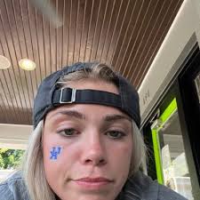 lauren (@laurentharp2)