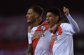 Bruno zuculini of river plate competes for the ball with esteban rolon and franco cristaldo of huracan during a zona campeonato match between huracan. Z7kxk7bvo Hcpm