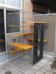 A Patio Cat Enclosure In A High Rise Condo Beautiful World Living Environments Www Abeautifulwor Kandang Kucing Rumah Kucing Rumah
