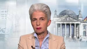 President von der leyen was appointed by national leaders and elected by the european parliament after she presented her political guidelines. Skandale Und Affaren Der Rasante Absturz Der Ursula Von Der Leyen N Tv De