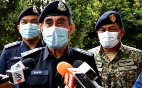 Ketua polis daerah melaka tengah, asisten komisioner afzanizar ahmad berkata, ketika ditahan dua daripada empat suspek berkenaan mengaku berstatus datuk seri dan datuk selain seorang daripada mereka dipercayai rakan kongsi pemilik premis terbabit. Siasatan Geng Nicky Pegawai Pangkat Dsp Dari Ipd Melaka Tengah Ditahan Free Malaysia Today Fmt