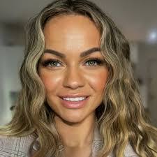 Katie Mathers's Instagram, Twitter & Facebook