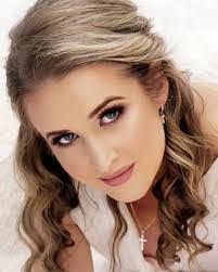 Adele Becker's Instagram, Twitter & Facebook