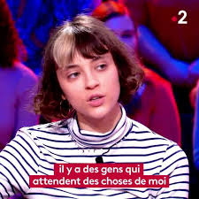 Grâce à notre guide, vous pouvez retrouver et accéder facilement aux vidéos proposées en replay ou en streaming sur la chaine tv. France 2 Pomme Sur La Feminite Et Le Regard Des Autres Ca Ne Sortira Pas D Ici Facebook
