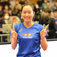 画像に含まれている可能性があるもの 2人 立ってる 複数の人 athlete women sports