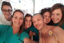 Jun 27, 2021 · valentino rossi blieb bei einem spektakulären sturz unverletzt. Valentino Rossi Im Ospedale Infermi In Den Besten Handen Valentino Rossi Valentino