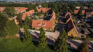 Dit waren geprefabriceerde woningen die in onderdelen vanuit oostenrijk aan nederland werden geleverd en door lokale aannemers werden opgebouwd. Oostenrijkse Woningen In Nederland Interveste Blog