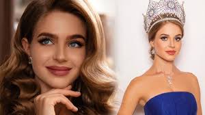 Alina sanko, miss russia 2019 and entrant for the 2020 miss universe contest (the contest was postponed until may 2021, due to the pandemic), was born on december 31, 1998, in the small town of azov in southern russia (1,100 km from moscow). Top 12 Miss World 2019 Tiáº¿p Tá»¥c Ä'áº¡i Diá»‡n Nga Thi Miss Universe 2020 Alina Sanko Russia World Beauties