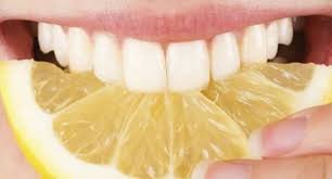 Un usage régulier aide à réduire l'apparition de plaque dentaire. 6 Astuces Naturelles Pour Un Detartrage Des Dents Maison