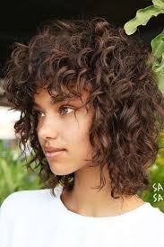 20 Cute Hairstyles For Short Curly Hair Curly Cute Hair Hairstyle Hairstyles Short Coiffure Cheveux Boucles Cheveux Courts Boucles Coiffures Mignonnes Coupe courte au carré, un dégradé long, boucles serrées ou détendues. pinterest