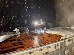 Please select sturm graz vs salzburg other links or refresh (f5). Salzburg Sturm Riss Bei Wohnhaus Auch Das Restliche Dach Weg Sn At