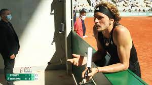 Stefanos tsitsipas | alexander zverev practice (court level). Alexander Zverev Schimpft Im Halbfinale Gegen Stefanos Tsitsipas Auf Schiedsrichter Ein Tennis Video Eurosport