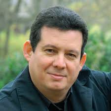 Ian Padrón entrevista en Youtube a Amir Valle