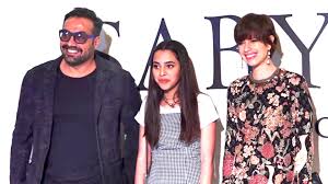 Anurag kashyap married the film editor aarti bajaj and they have a daughter as well. Anurag Kashyap Poses With Ex Wife Kalki Koechlin And Daughter Aaliyah Kashyap Video Dailymotion