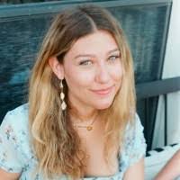 Beth Elam's Instagram, Twitter & Facebook