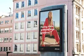 JD Williams: Feeling more girlfriend than grandma • Ads of the World™