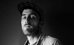 31/08 è una sorta di sequel di 31/07, ed ha, come molte canzoni di mecna, l'amore come tema centrale. Mecna 31 08 Video Hotmc Hip Hop R N B Soul Reggae Magazine Yo