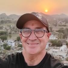 What currency should I use in Cambodia, US dollars or Riel?