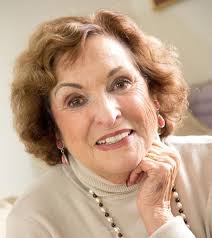 Caught Between the Bettys: Alice Borodkin, Barbara Munson, NZGraphics:  9780996687706: Amazon.com: Books