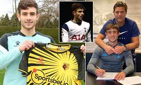 L'entraîneur argentin du psg a prolongé d'un an son contrat, vendredi, jusqu'en 2023. Maurizio Pochettino Leaves Tottenham For Watford As Son Of Psg Boss Searches For First Team Football Daily Mail Online