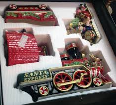 Cookie jar measures 7 x 8 x 5.25, crafted from earthenware. Fitz Floyd Santa Express Replacements Ltd