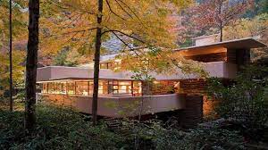 The building was designed by the american architect frank wright in 1934. Das Legendare Haus Uber Dem Wasserfall Ubm Magazin