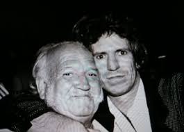 Când marele Keith Richards a tras pe nas cenușa tatălui său