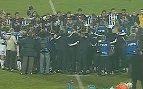 The match is a part of the ekstraklasa. Przerwany Mecz Lech Poznan Pogon Szczecin Quot Zmarl Papiez Jan Pawel Ii Quot Wideo Zdjecia Poznan Nasze Miasto
